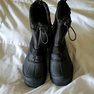 Snow boots